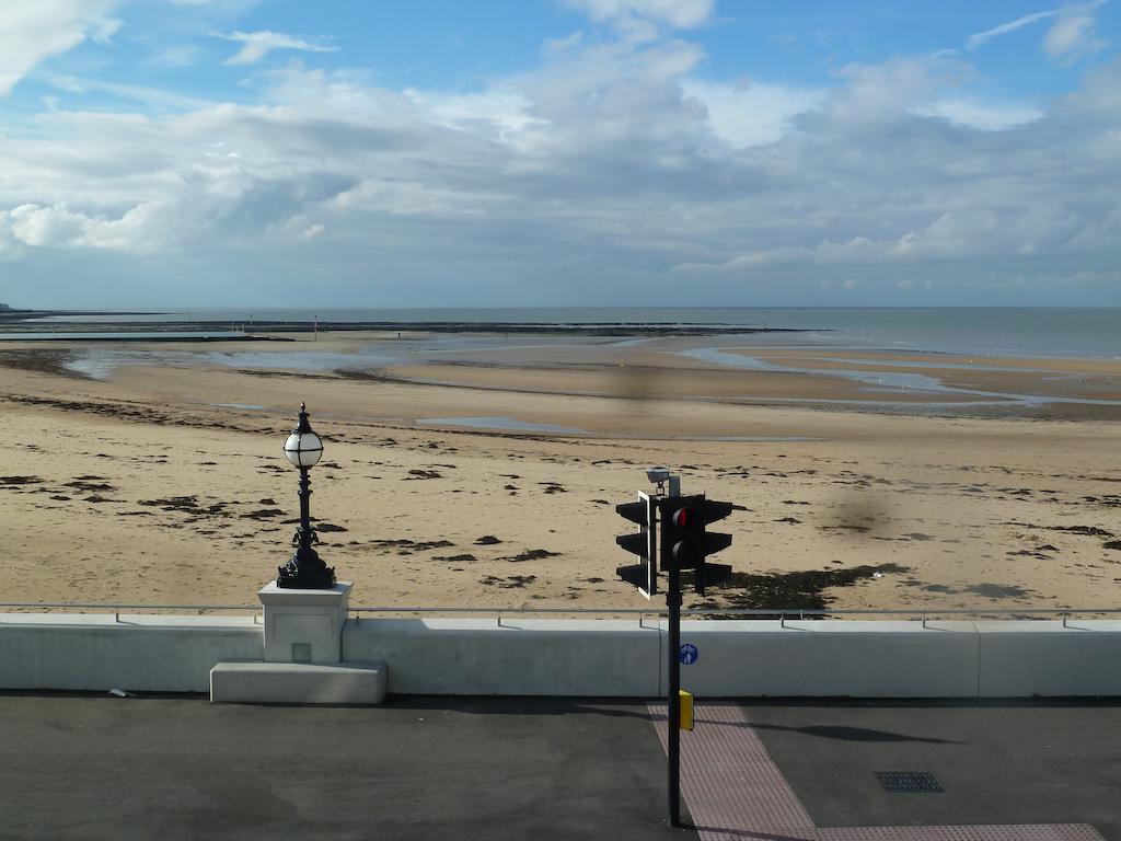 Beachview Guest House Accommodations Margate Extérieur photo