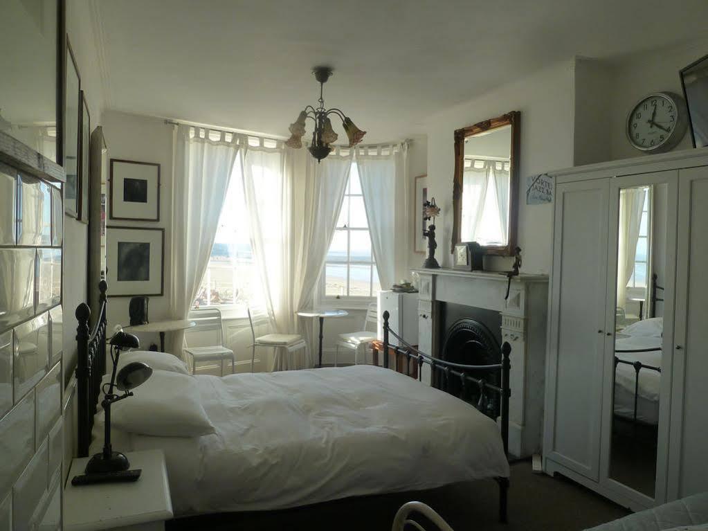 Beachview Guest House Accommodations Margate Extérieur photo